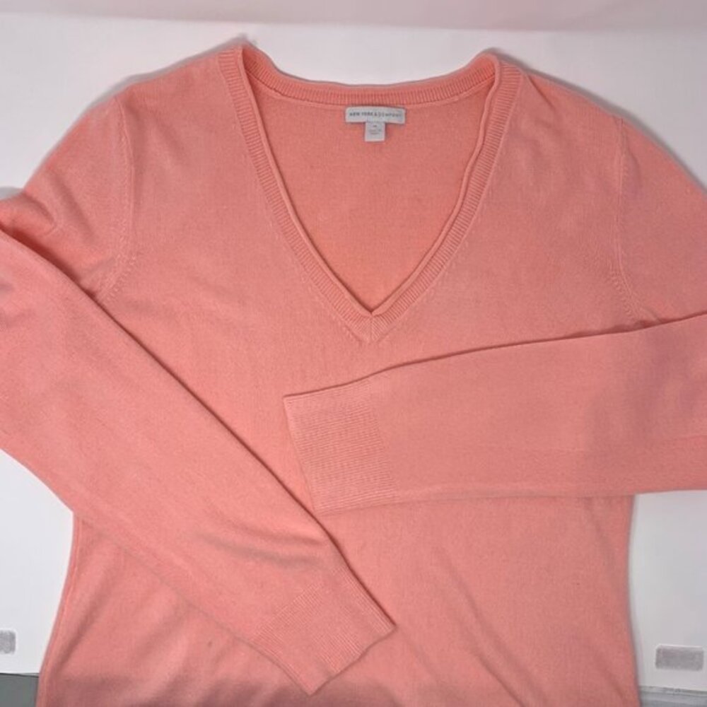 New York and Company Pink V-neck Women's Pullover Sweater Size XL